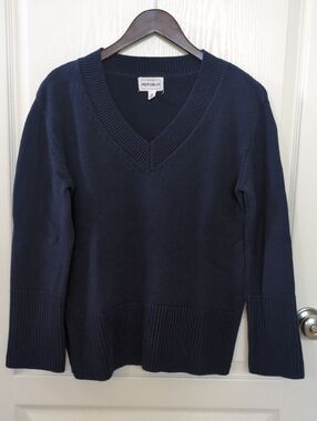 For The Republic Women's Navy V-Neck Pullover Sweater